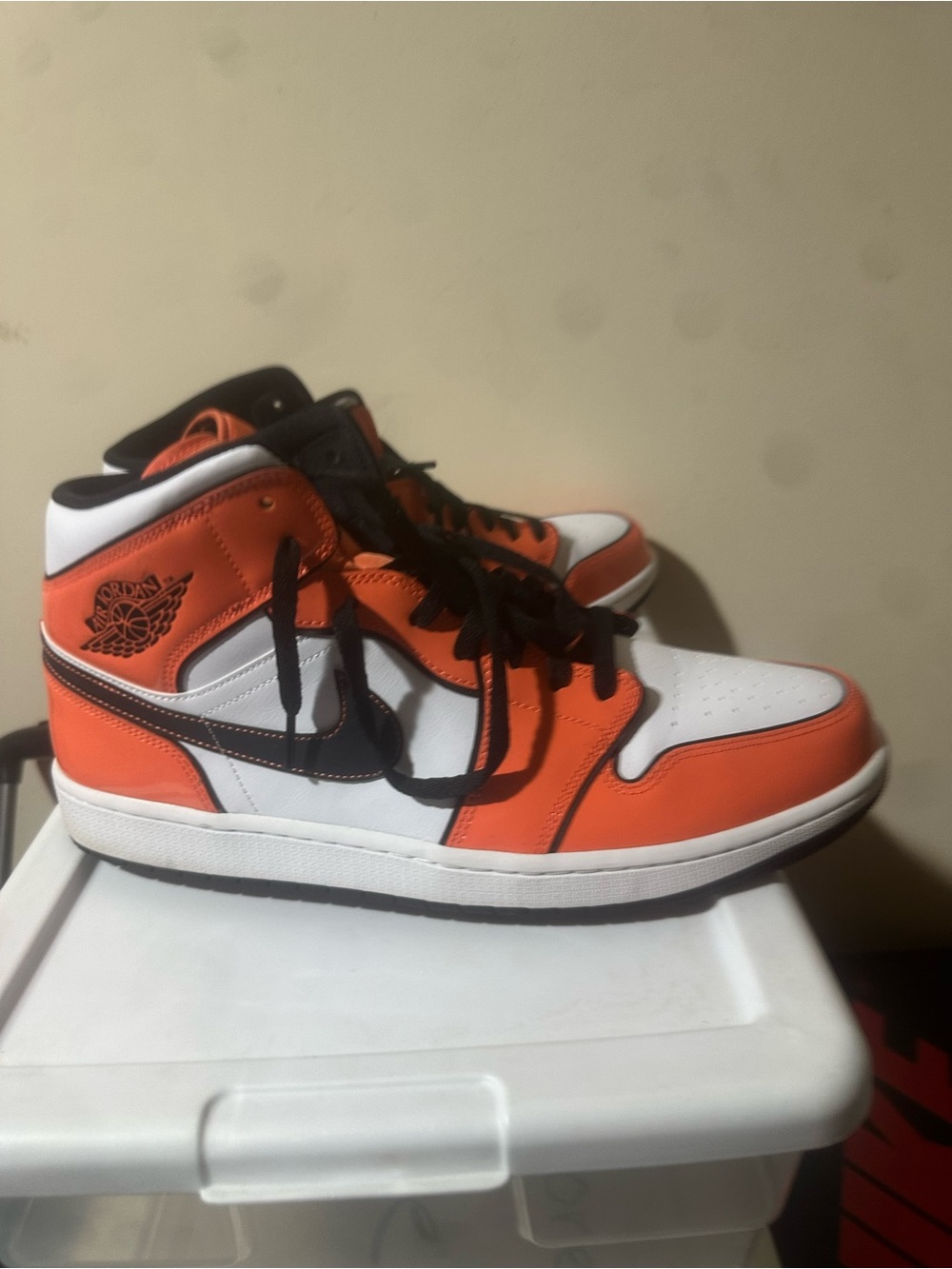 Jordan Men's Air Jordan 1 Mid White Orange Black